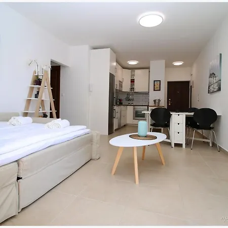 דירה Apartman Leda רוגוזניצה